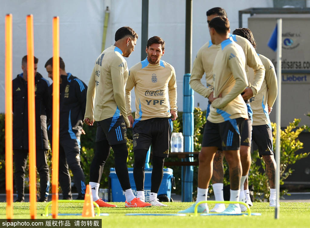 智利球队主力中场伤愈回归首发,士气大振 智利球队主力中场伤愈回归首发,士气大振