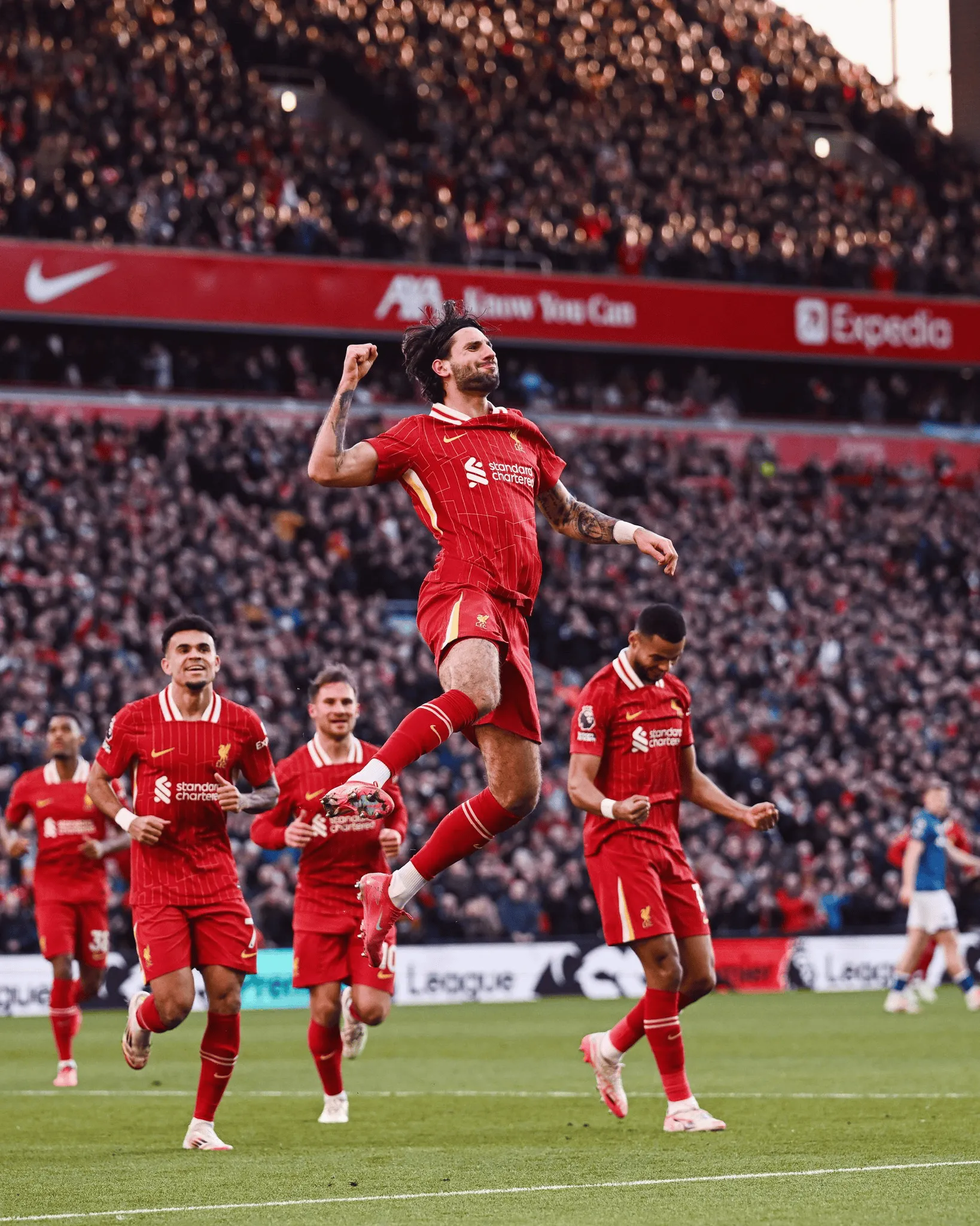 包含利物浦中场因伤无缘下一场比赛，稳步上升的词条