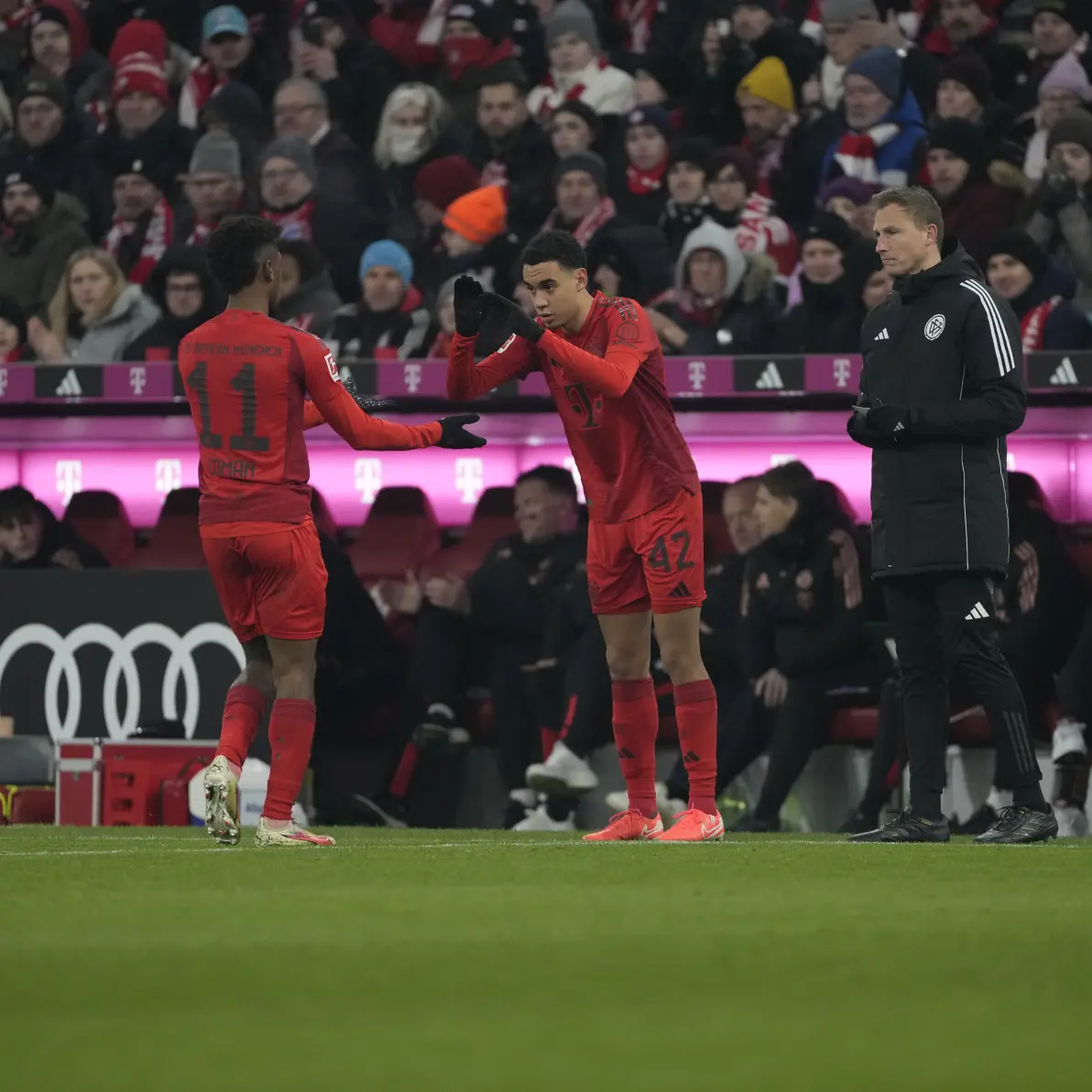 包含德国足球甲级联赛焦点：巴伐利亚德比即将开战，士气大振的词条