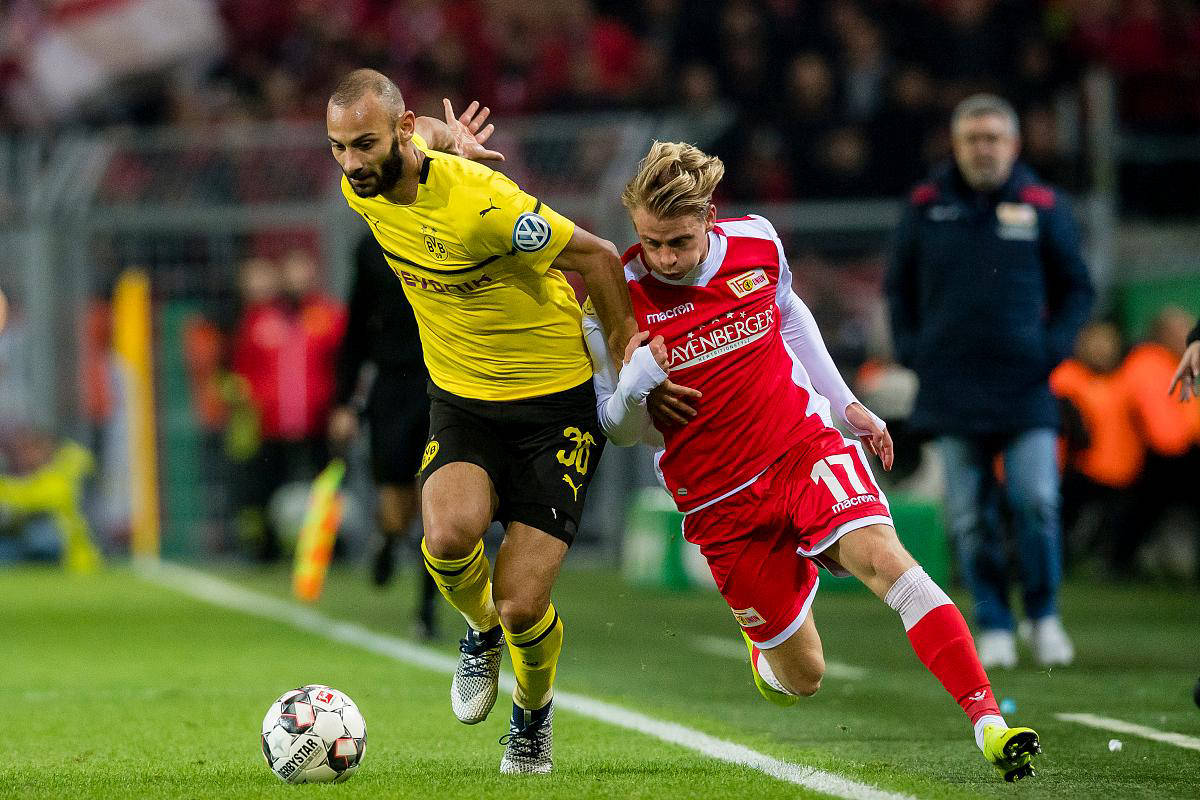 小组赛落幕，勒沃库森成功晋级下一轮，引发热议