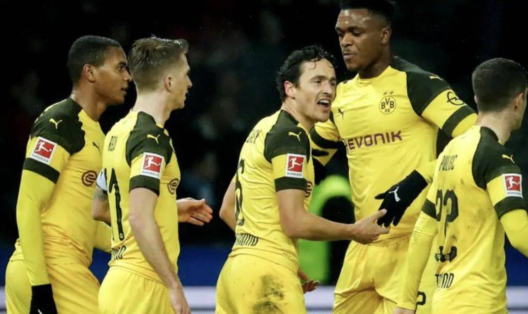 关于多特蒙德队在赛场上攻陷对手，势不可挡的信息