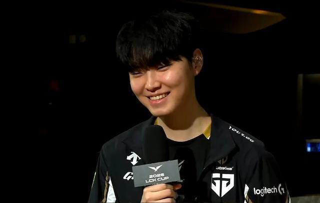 GEN翻盘T1,Scout操刀奇招英雄翻盘宿敌对决全球总决赛,留下经典瞬间 GEN翻盘T1,Scout操刀奇招英雄翻盘宿敌对决全球总决赛,留下经典瞬间