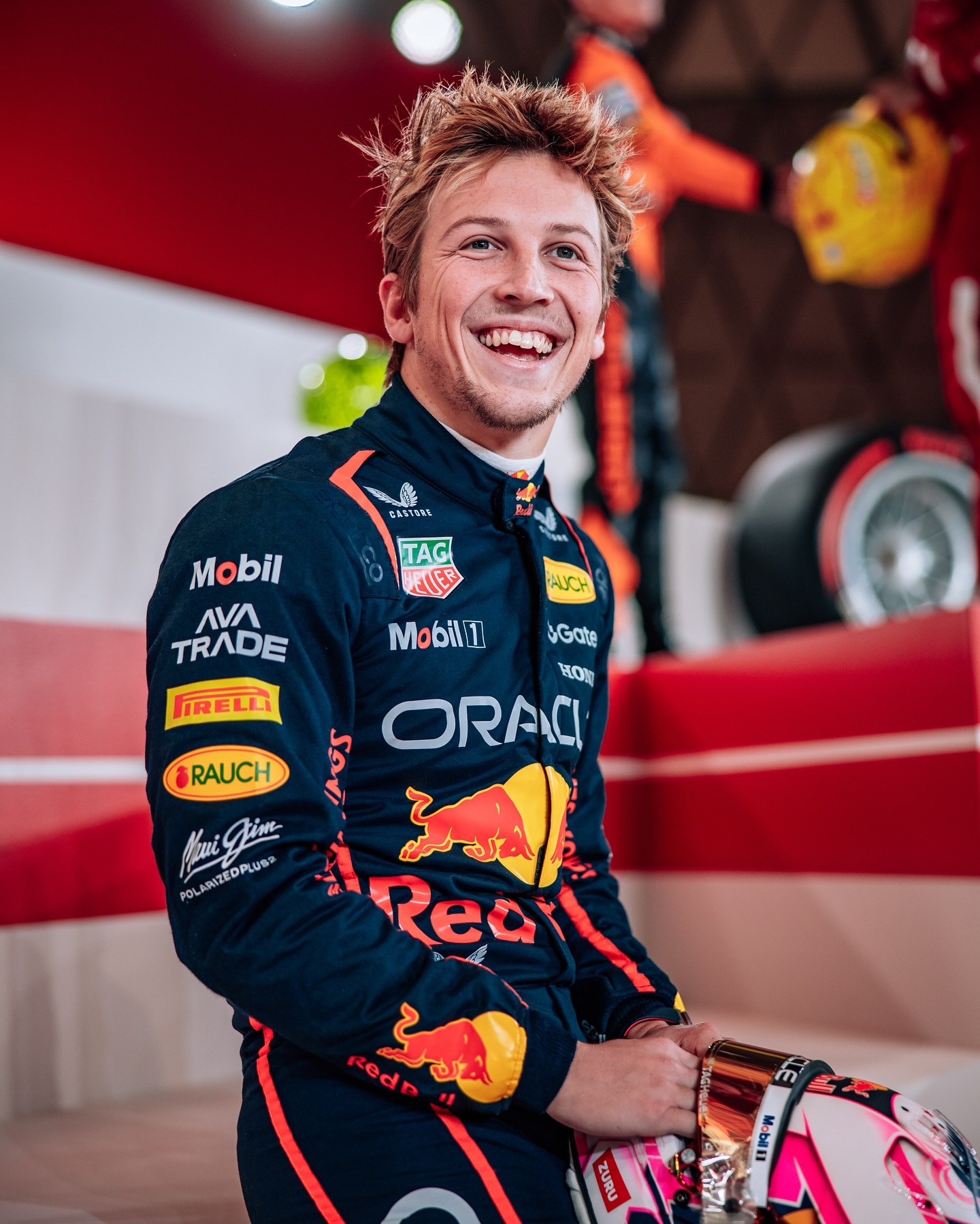 包含法拉利力克红牛二队，塞恩斯关键制胜的词条