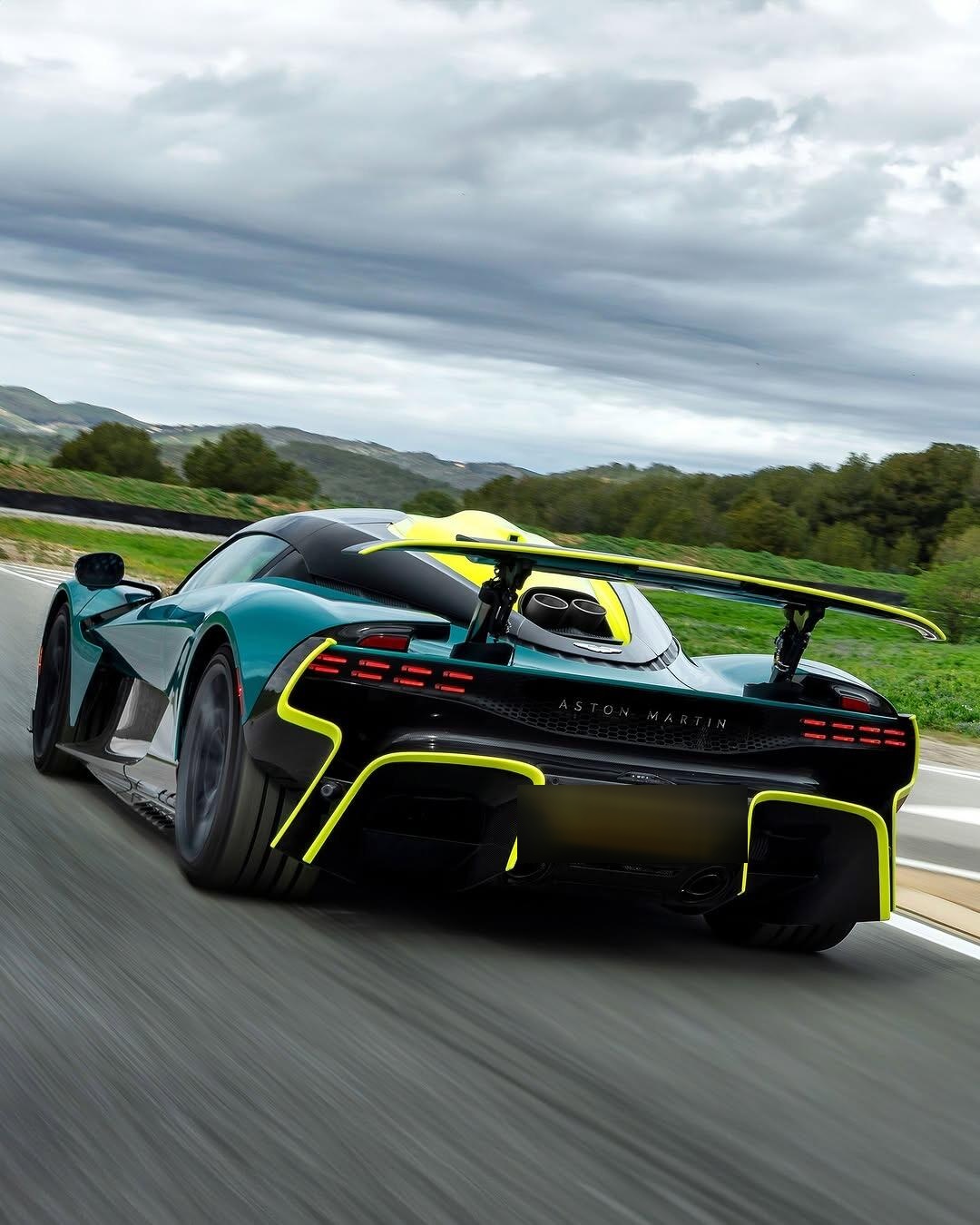 包含阿斯顿马丁横扫迈凯伦,汉密尔顿高光表现的词条 包含阿斯顿马丁横扫迈凯伦,汉密尔顿高光表现的词条