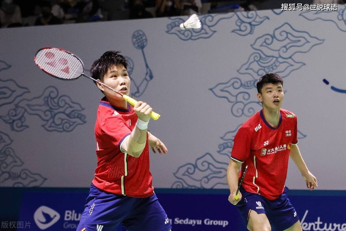 中国队逆转印尼队,黄鸭组合统治全场 中国队逆转印尼队,黄鸭组合统治全场